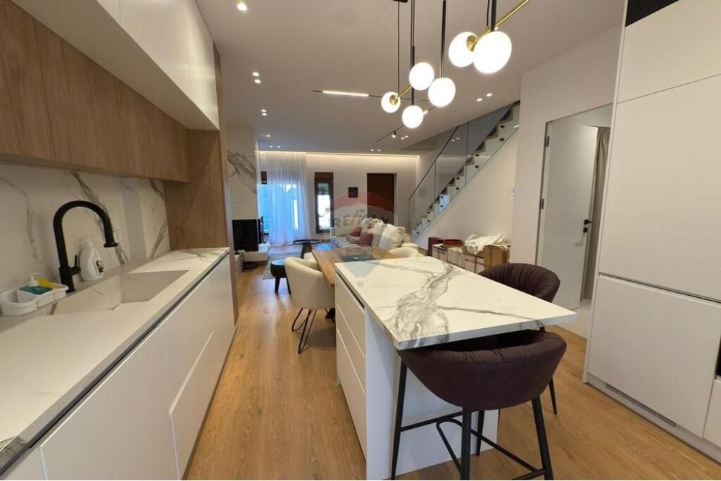 Villa al Complesso Kolombo in affitto