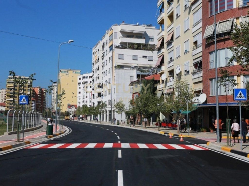 SHITET APARTAMENT 3+1+2 TEK RRUGA E KOSOVARVE