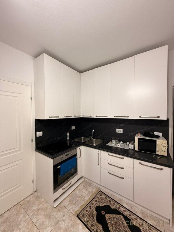 Apartment 1+1 For Rent at Komuna e Parisit