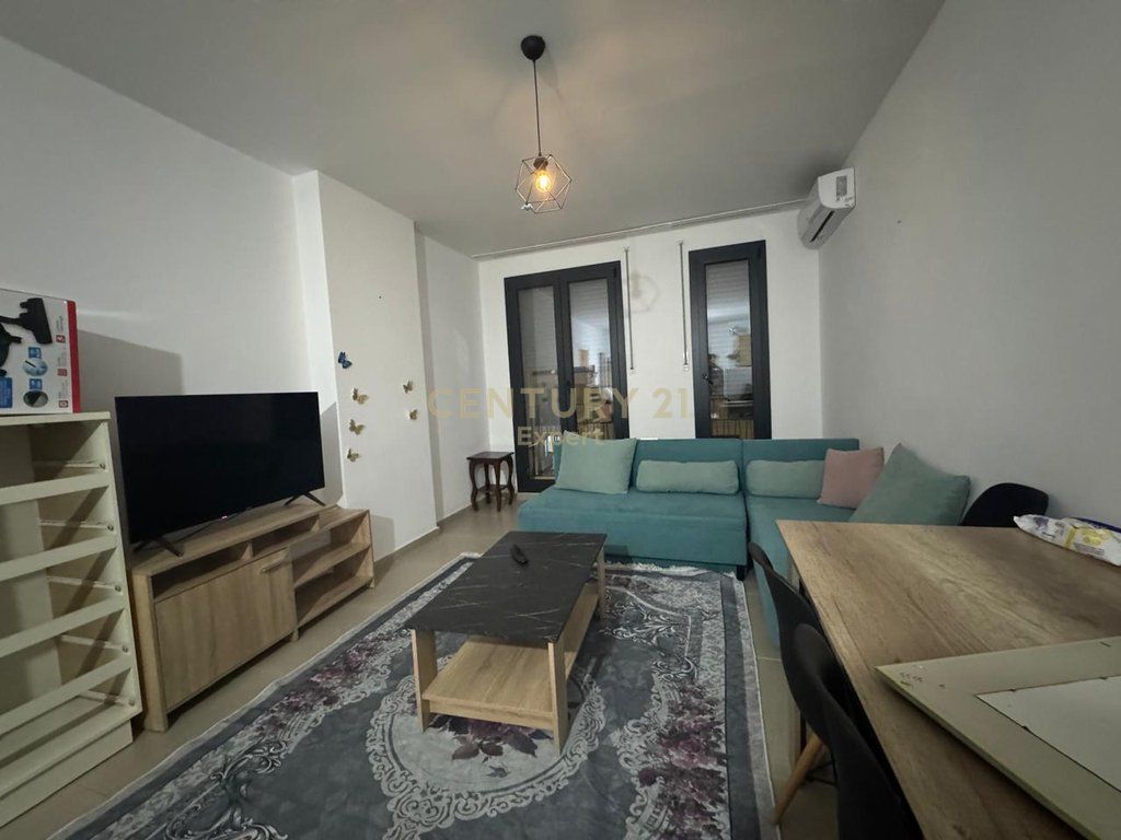 JEPET ME QIRA APARTAMENT 1+1 TE KOMPLEKSI ZIRKON
