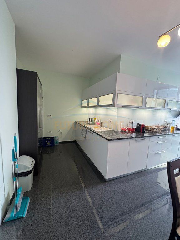 Shitet , Apartament 3+1+3 , Kinostudio