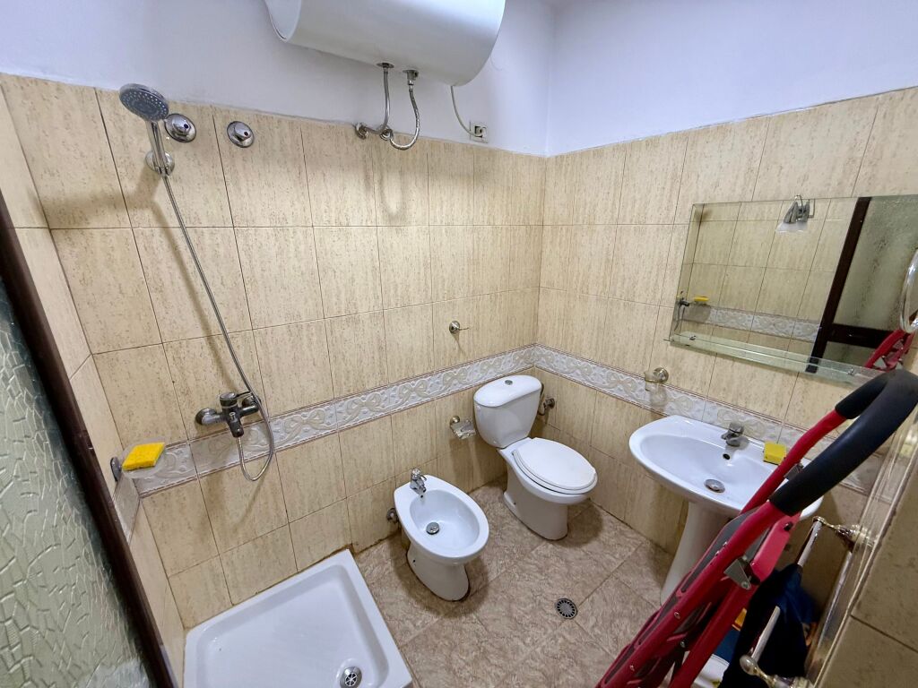 📣 AFFITTO Appartamento 1+1 Con Cucina Inclusa 📍 Vicino all'Istituto di Igiene, Ambasciata Americana 🛣️ Via "Qamil Guranjaku" ✨