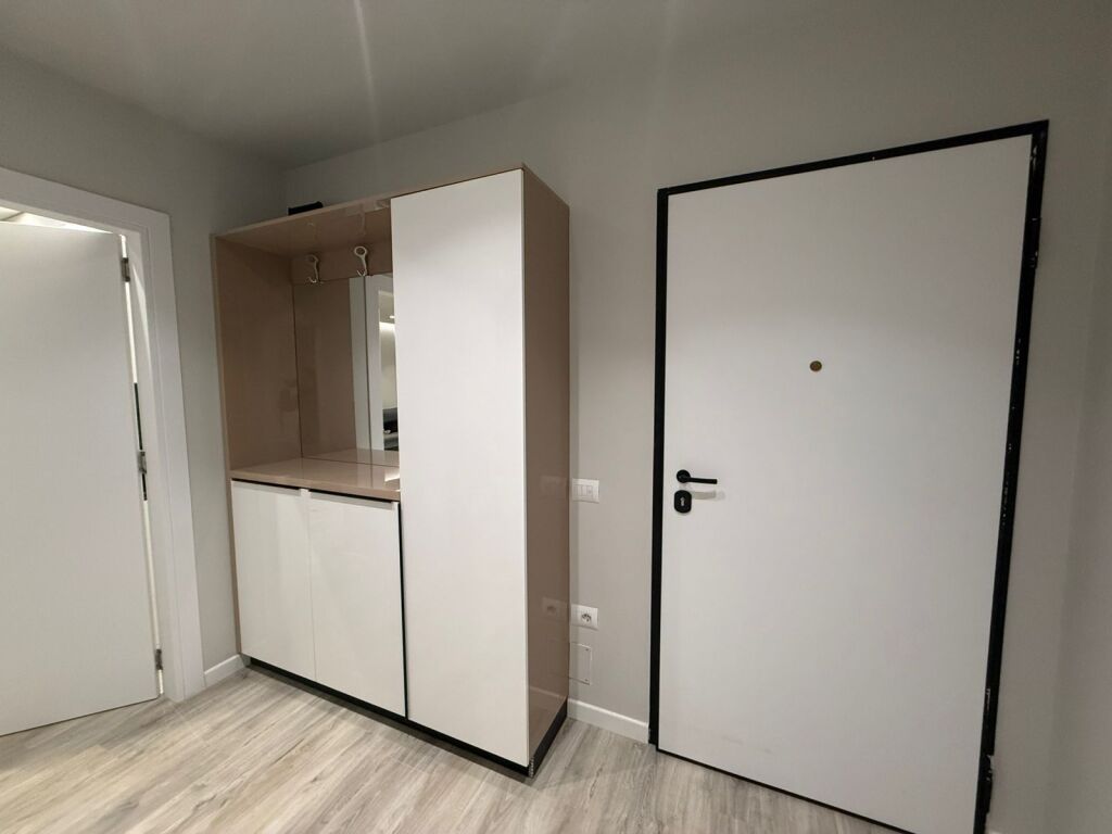 FOR RENT !! MODERN APARTMENT 1+1 + PARKING SPACE AT OASIS LAKE RESIDENCE NEAR VET HOSPITAL !!