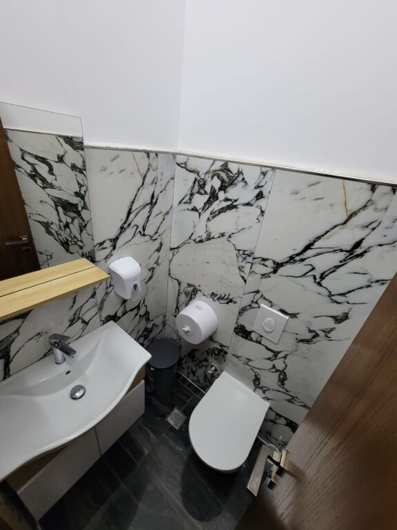 Jepet me qira Restoran  