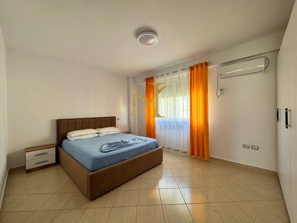 Jepet me qera 2+1 (2 banjo) me ballkon i bolshem me pamje nga deti