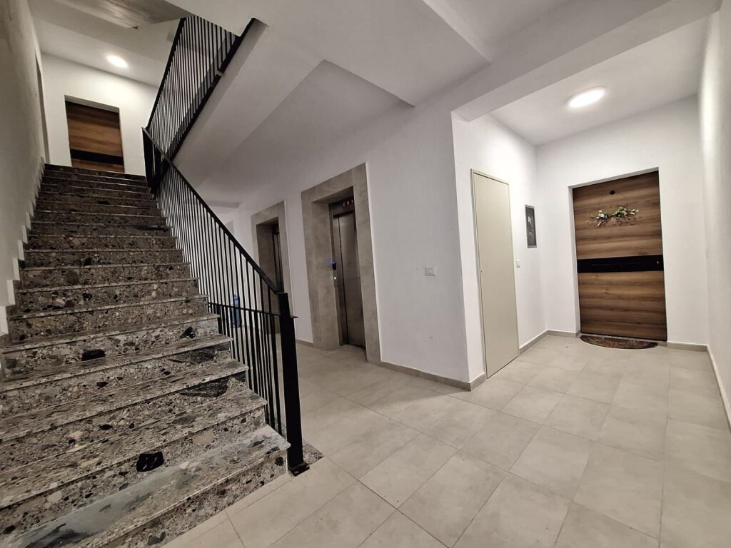 GARSONIERE&lt; ISH TREGU ELEKTRIK