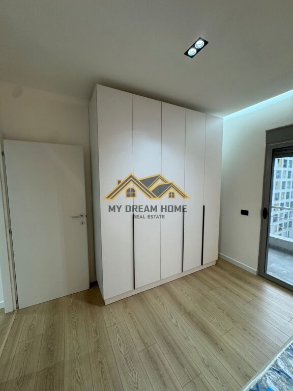 APARTAMENT 1+1 PRANE STACIONIT TE TRENIT NE DURRES, PER SHITJE!