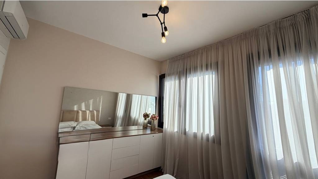 JEPET ME QIRA APARTAMENT 1+1 TEK RRUGA BARRIKADAVE ! 750 € /Muaj