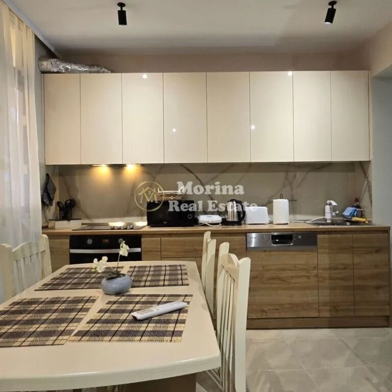 Affitto | Appartamento 1 + 1 | Piazza Skenderbej | 670 €/mese