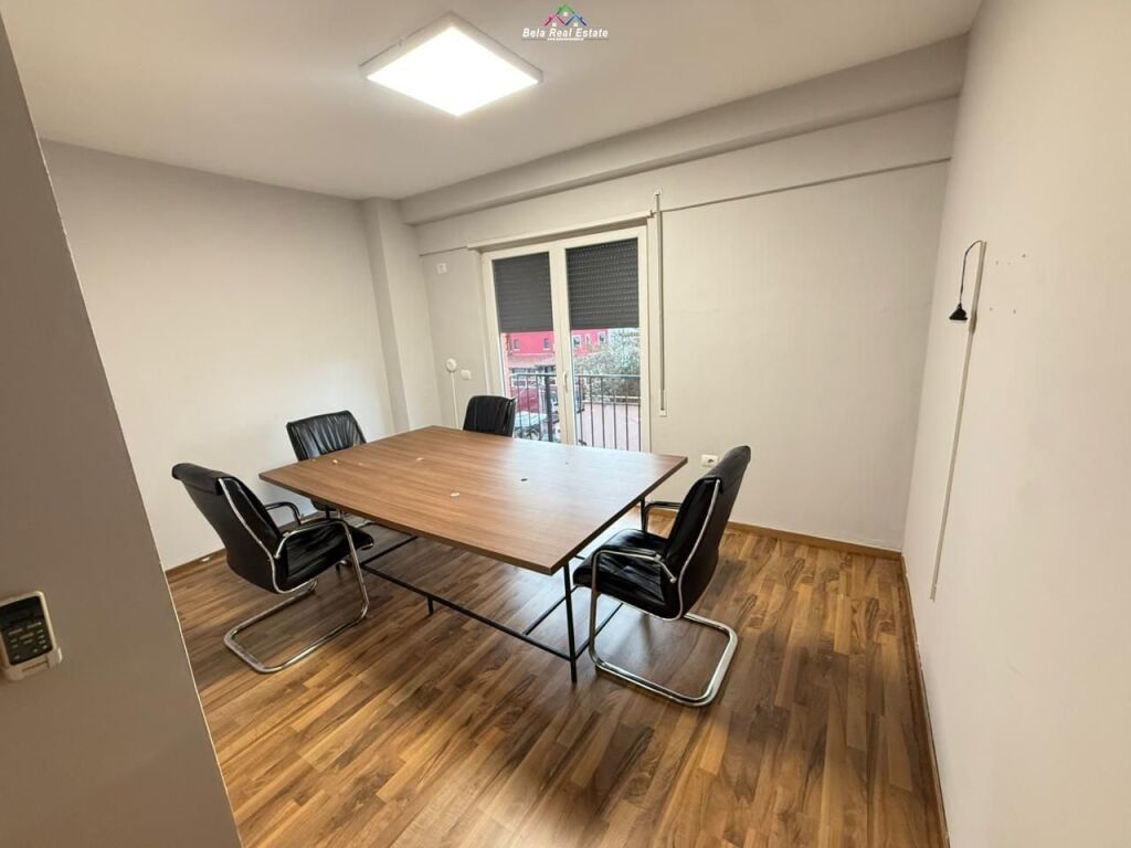 Zyre me qera tek 21 Dhjetori (ID BZ2806) Tirane