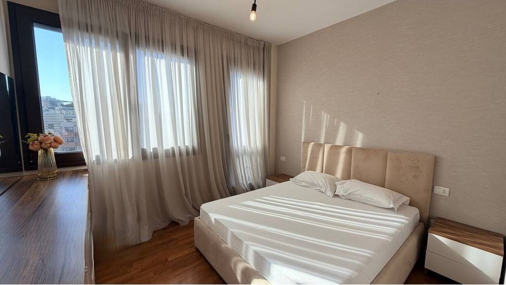 JEPET ME QIRA APARTAMENT 1+1 TEK RRUGA BARRIKADAVE ! 750 € /Muaj