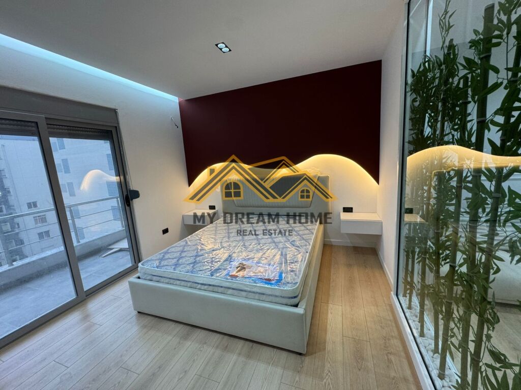 APARTAMENT 1+1 PRANE STACIONIT TE TRENIT NE DURRES, PER SHITJE!