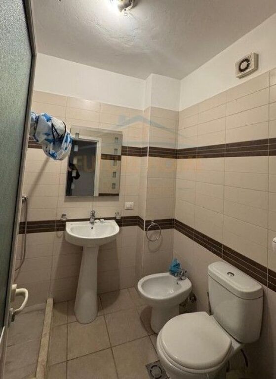 Shitet, Apartament 1+1, Kompleksi Kontakt, 21 Dhjetori , Tirane