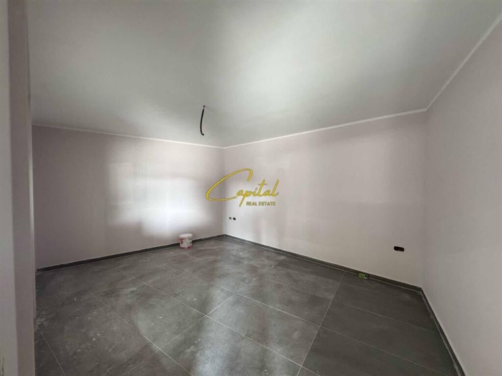 WAREHOUSES FOR RENT 280 M2 BERXULLE 120,000 LEKE