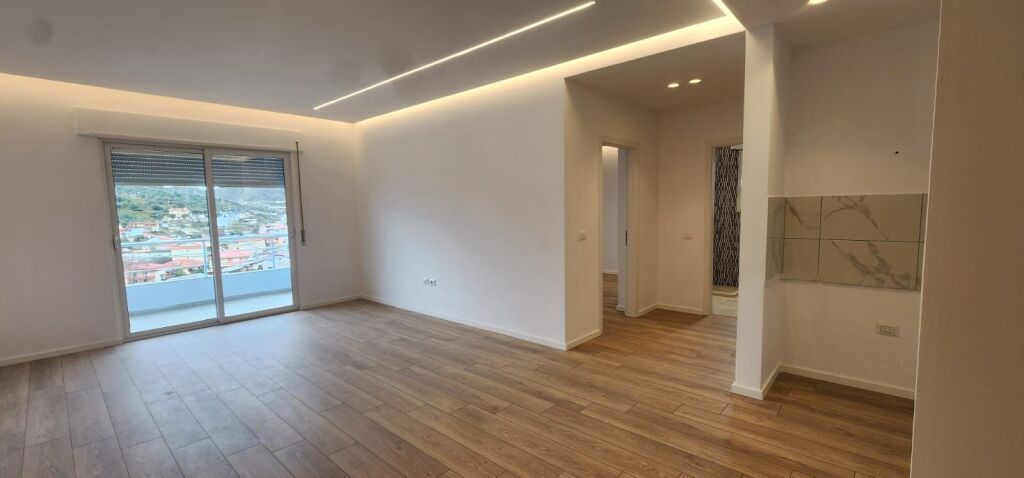 Apartament 2+1 i Rinovuar Totalisht në Shitje – Rruga Zenel Murra, Vlorë