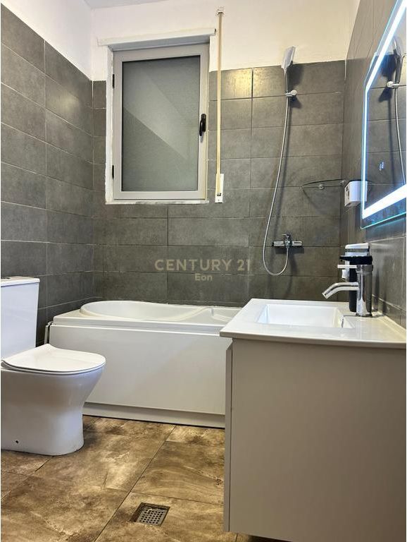 SHITET APARTAMENT 2+1+2 TEK ISH URT NE DURRES