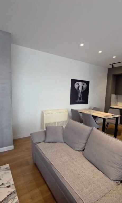 🏡 DUPLEX MODERN ME SUPER PAMJE + 2 POSTE 🅿️  📍Rruga e BARRIKADAVE