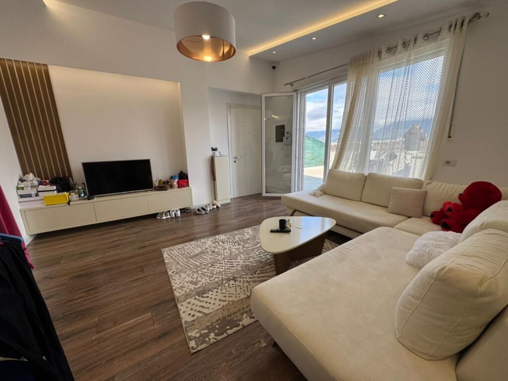 🏡 Shitet apartament 1+1 (papafingo) 📍 Liqeni i Thatë💶 Çmimi: 250.000 €