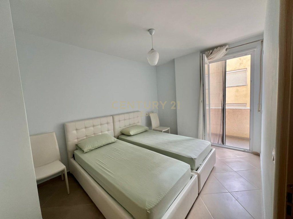 Appartamento 2+1+2 con vista laterale sul mare a Shkembi i Kavajes, Durres !