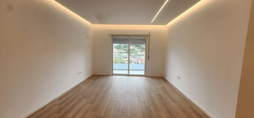 Apartament 2+1 i Rinovuar Totalisht në Shitje – Rruga Zenel Murra, Vlorë