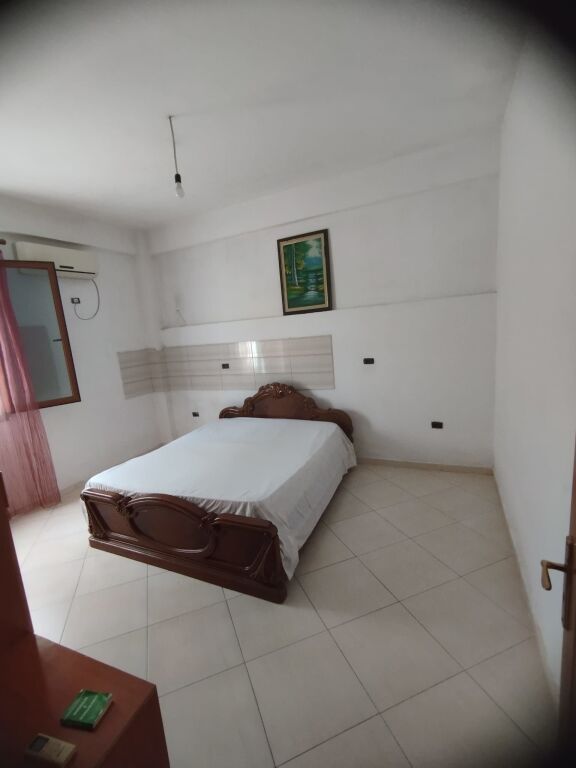 APARTAMENT 1+1. 30000 LEKE.VILAT GJERMANE.KOPESHTI SARITO