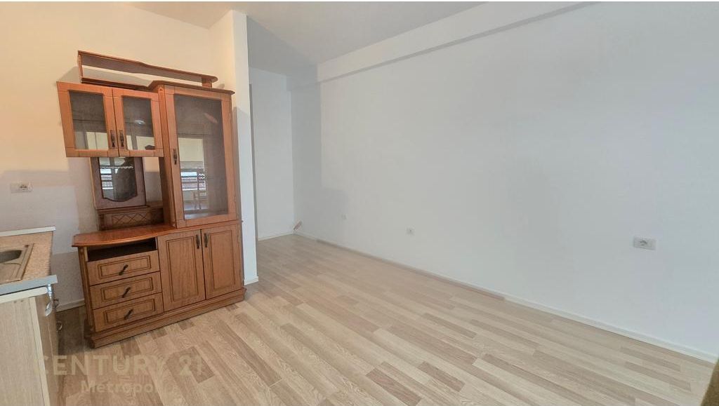 Apartament - Studio për shitje, te fusha e Ali Demit !!