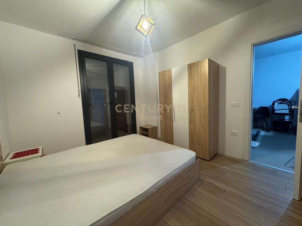 JEPET ME QIRA APARTAMENT 1+1 TE KOMPLEKSI ZIRKON