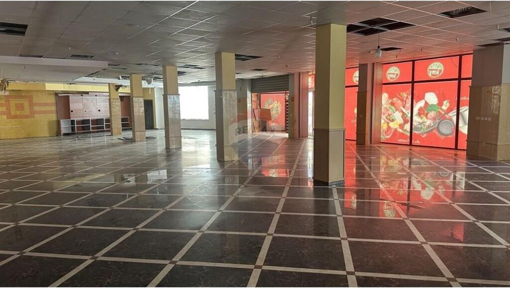 Locale Open Space in Vendita vicino alla Scuola di Balletto