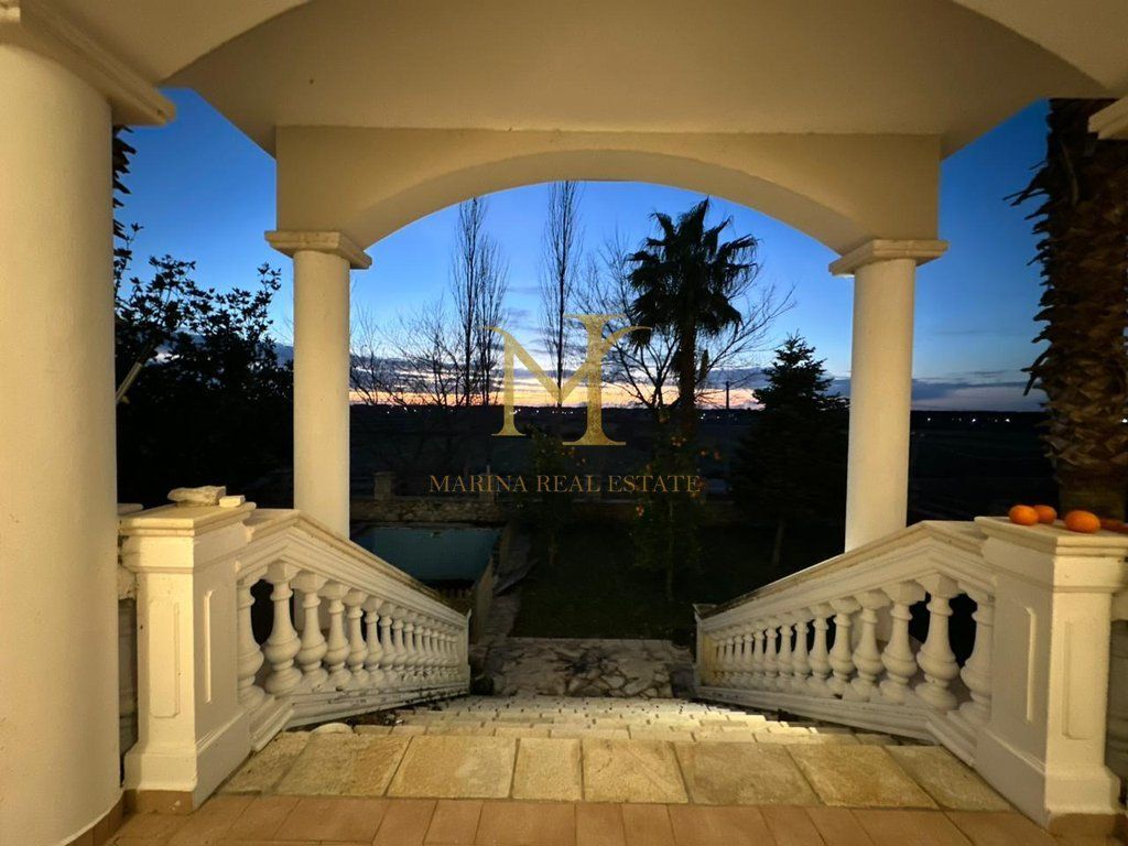 Shitet Vile individuale me pishine per shitje ne Gjirin e Lalzit!