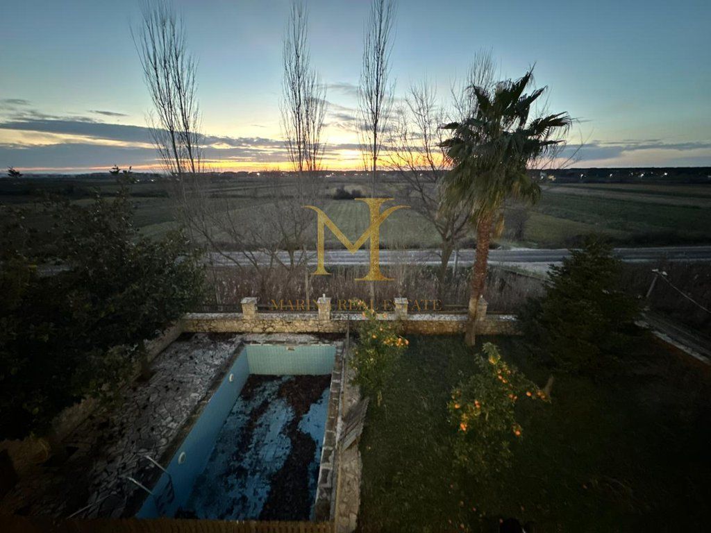 Shitet Vile individuale me pishine per shitje ne Gjirin e Lalzit!