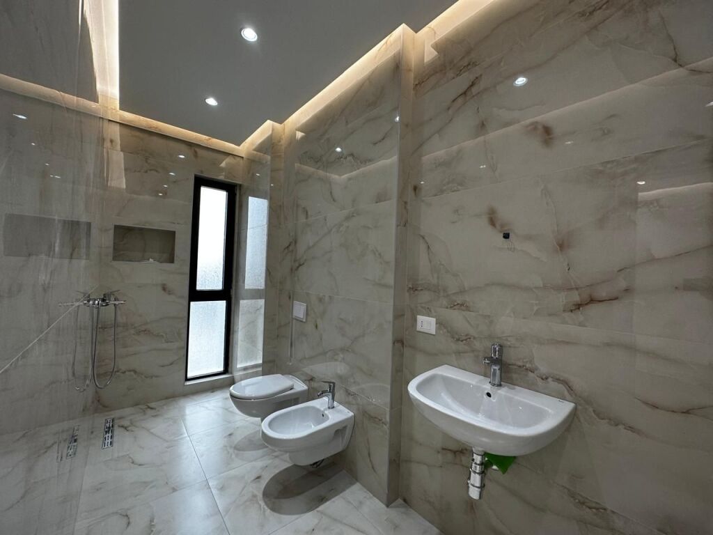 Office for rent, Rruga e Dibres Arlis complex!