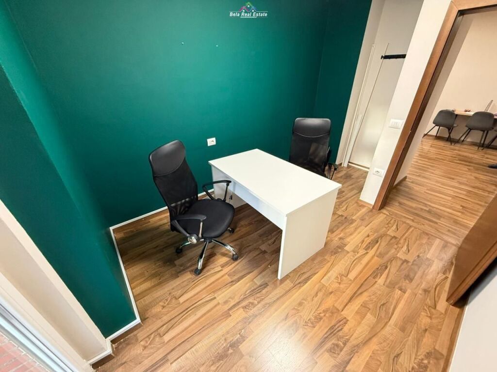 Zyre me qera tek 21 Dhjetori (ID BZ2806) Tirane