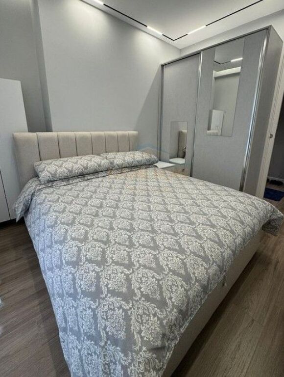 Qera, Apartament 2+1+POST PARKIMI, Shkolla e Kuqe, Tirane