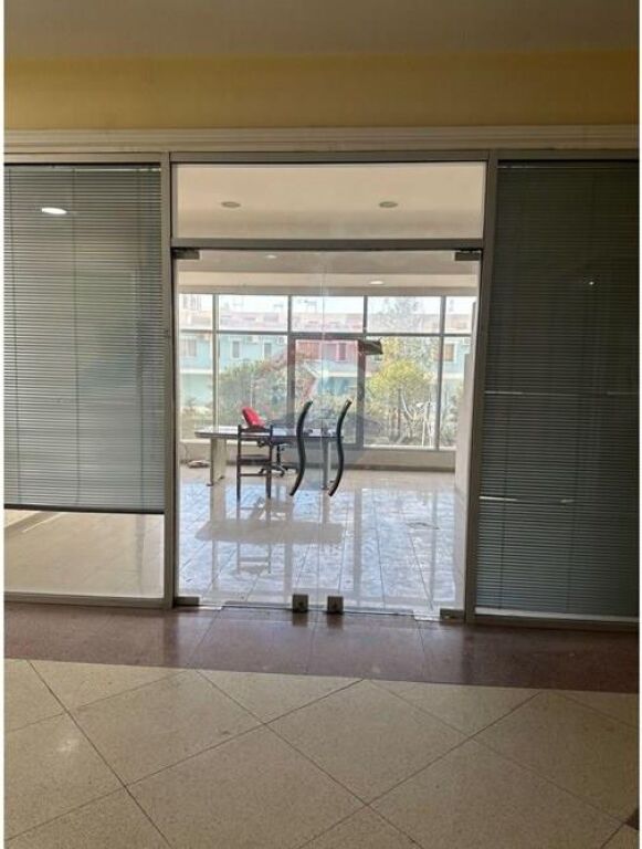 Dyqan në Shitje - 📍 Pranë Conad, VLORE