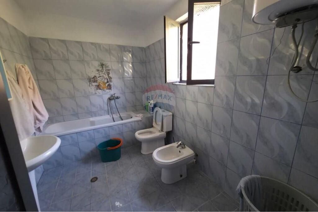 Shitet Shtepi Private ne Ndroq