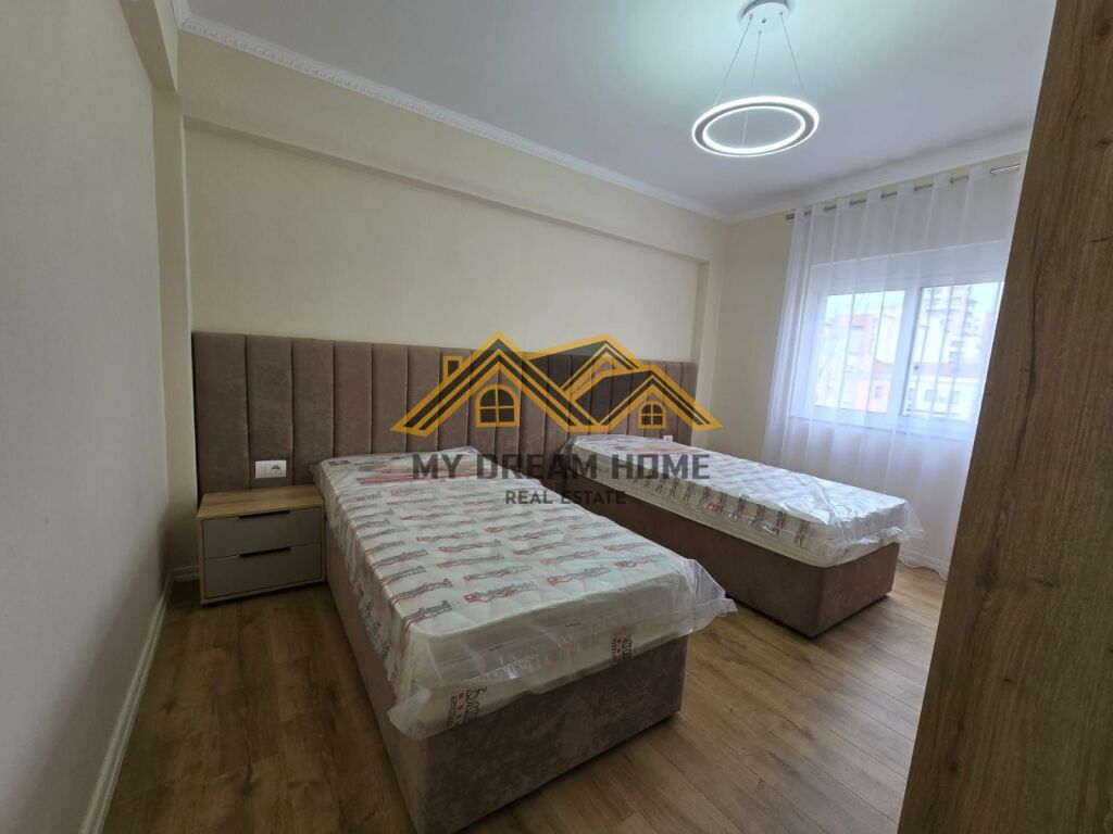 Super Apartament 2+1 në shitje te Rruga e re e Portit!
