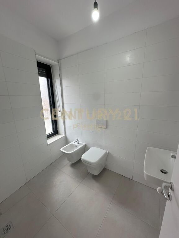 AMBIENTE PER UFFICI CON POSTO AUTO PRESSO L'EX STAZIONE FERROVIARIA