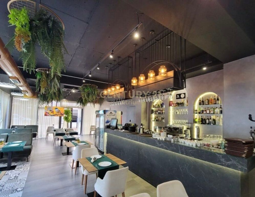 BUSINESS BAR/RESTAURANT FOR SALE AT TOWER BRIDGE 3!