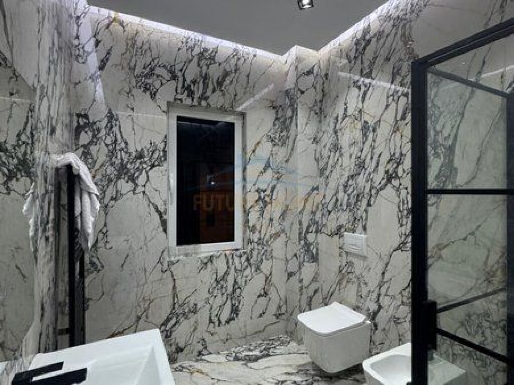 In vendita, villa su 4 piani, Farke, Tirana