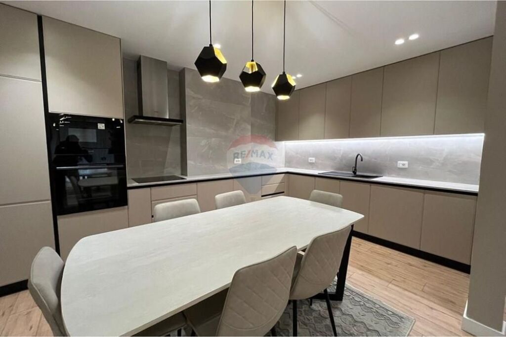 APARTAMENT LUKSOZ PER QIRA 2+1+2 +PARKIM