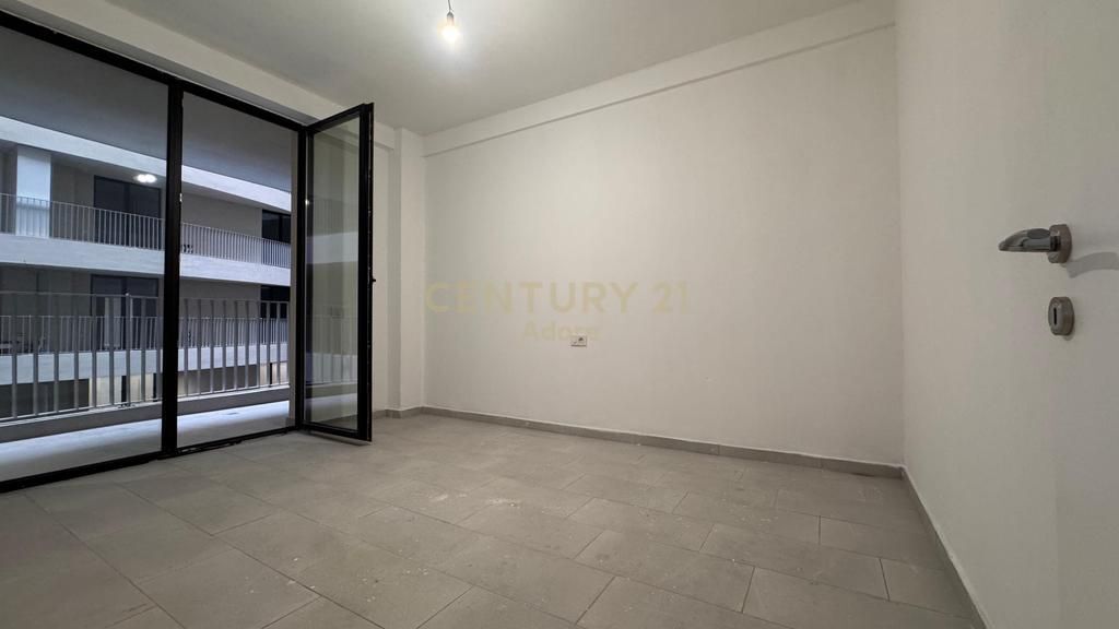 Shitet apartament 3+1+2 + post parkimi te perfshire ne cmim tek Mine Peza! 360,000 € Sip. Totale  152m2