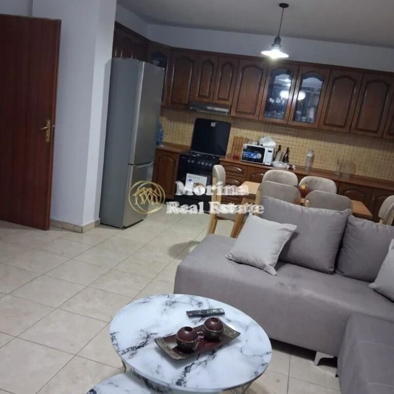 Affitto | Casa privata 3 + 1 | Kinostudio | 500 €/mese