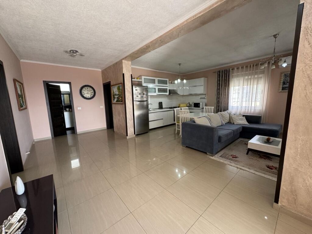 Jepet Shtepi Private me qera 3+1+2