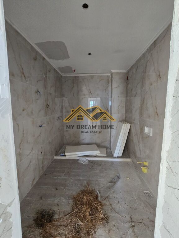 Apartament ne Shitje tek ish Rajoni i policis, Durrës !