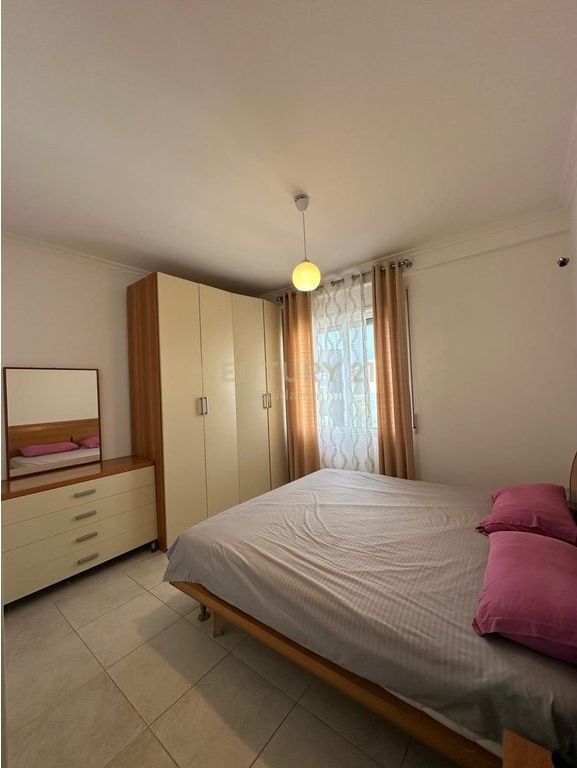 SHITET APARTAMENT 1+1 TE GJIRI I LALZIT PRANE KOMPLEKSIT "INSIFA"