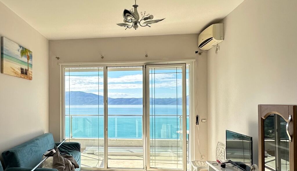 Apartament me pamje të plotë nga deti për qira në Vlorë