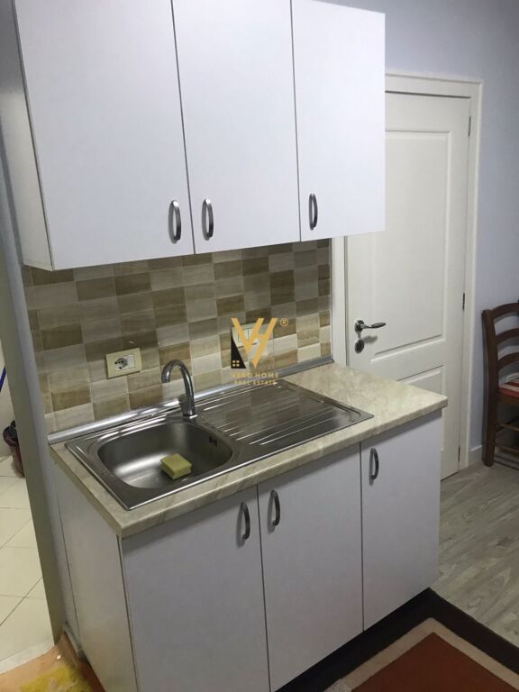 JEPET GARSONIERE ME QERA PRANE KOMPLEKSIT TURDIU, ISH FUSHA E AVIACIONIT 25.000 LEKE