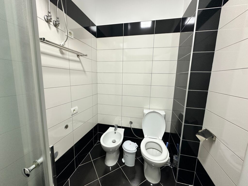 Appartamento con vista mare completa in affitto a lungo termine a Vlora