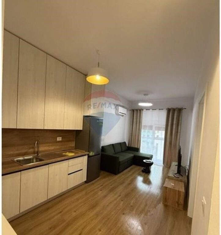 1+1 me qera ne Ali Dem Rezidenca Kadiu.