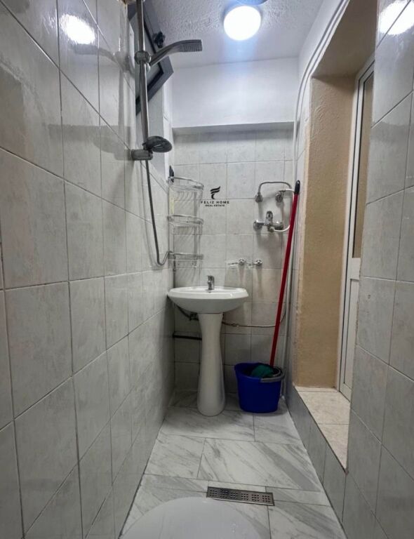 APARTAMENT ME QERA 1+1 PAZARI RI 42.000 LEKE